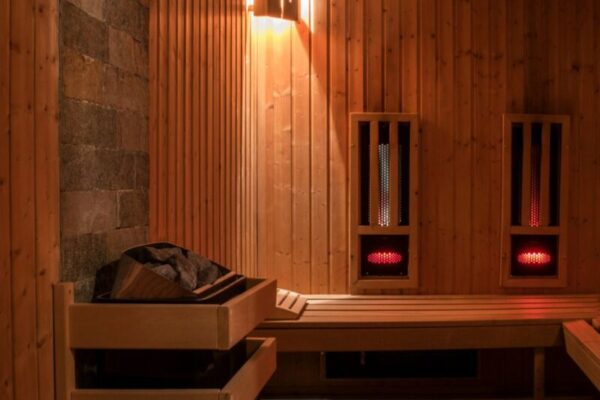 Sauna a infrarossi: come funziona e differenze rispetto alla sauna tradizionale