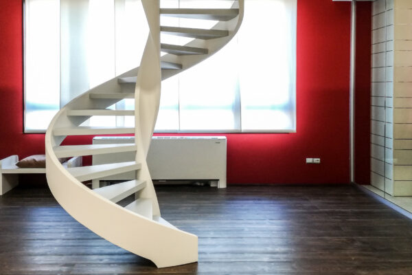 Come una scala può trasformare completamente un open space